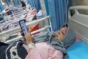 تدریس معلم دانش آموزان استثنایی خرم آباد از روی تخت بیمارستان 
